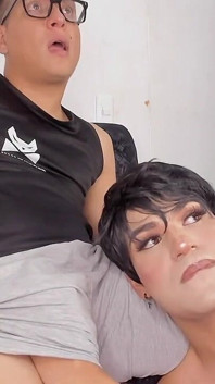 Ken Vlastní Tomasovu Hruď Na Strip Chatu