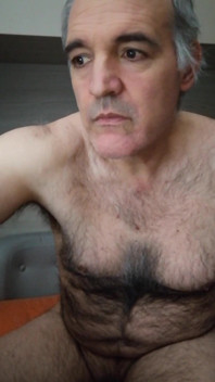 Un largo y caliente chorro de esperma dispara de mi polla dura