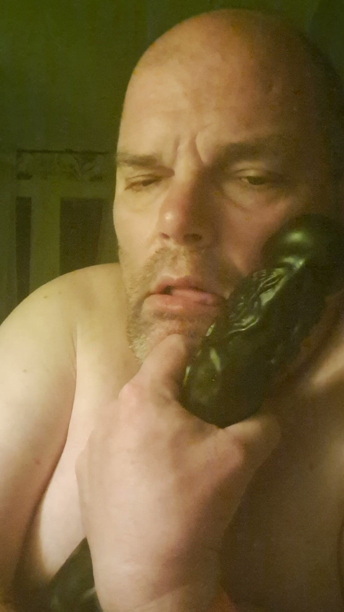 Fickspecht: On It Goes for the Bitch