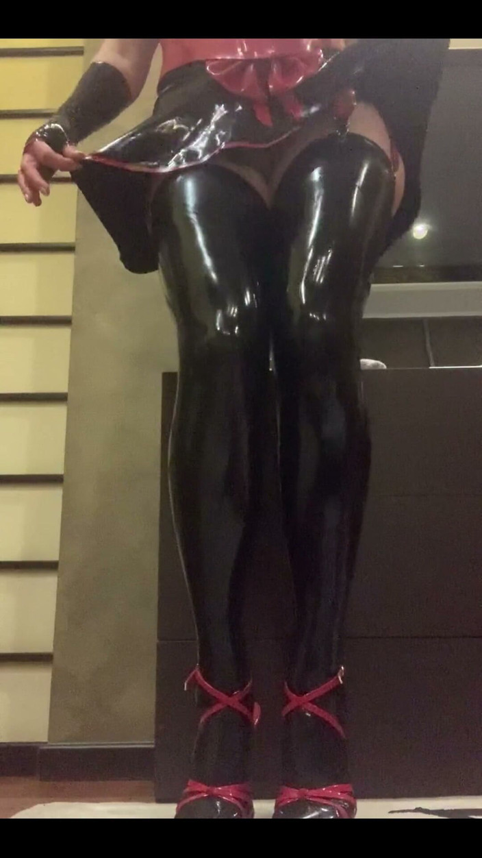 Dominatrix Miss Patricia Stark: कोई टिप्पणी नहीं इलेक्ट्रो पार्टी ...