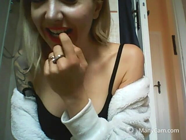 savannahamatoriale: 你继母挑逗雅..