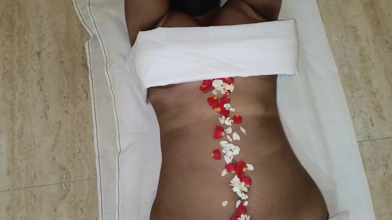 Laxi ammu: Home Made Thai Oil Massage
