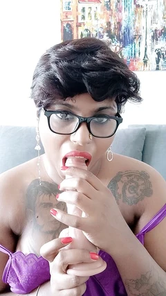 Tamil teyze Ilaria arkadaşının üvey oğlunu sikiyor