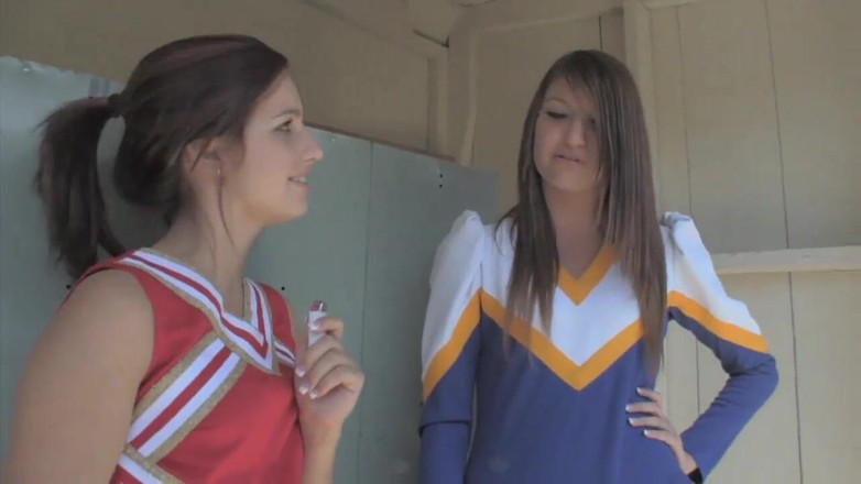 Lesbian Illusion: Líderes de torcida lésbicas (filme completo)