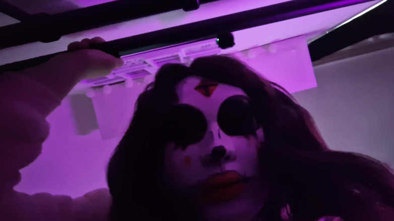 Mask Viola: Point de vue : Je te chevaucherai et je te chuchoterai à...