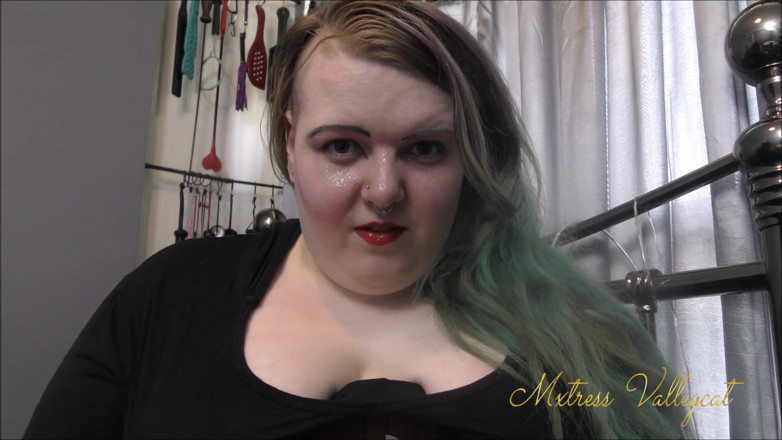 Mxtress Valleycat: Mesmerized into buying me boots