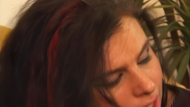 MMV Films: MiLF si fa scopano la figa duro e sborrata compilazione...