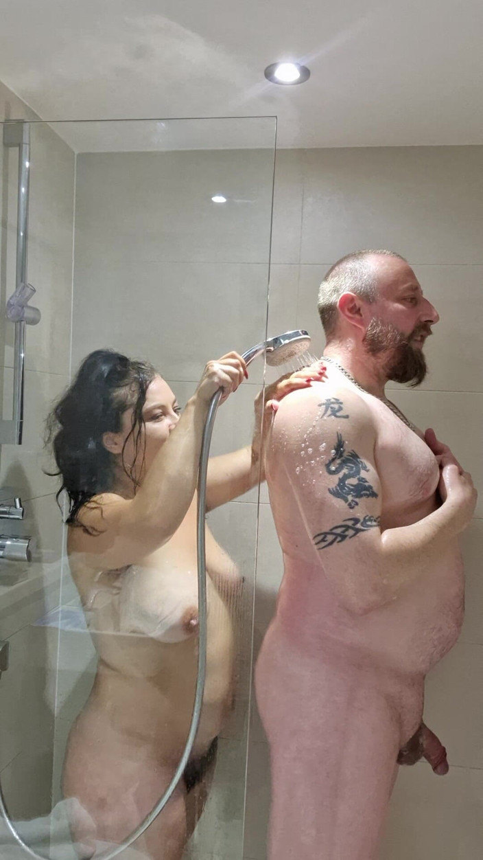 ChristinaSantes: Rodaje en ducha