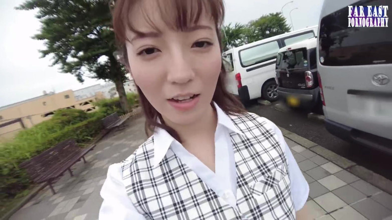 Far East pornography: Cewek semok dengan boneka seks ini menggoda cowok-cowok ini untuk...