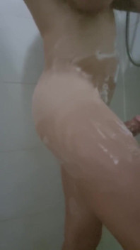 Femboy Takes a Quick Shower