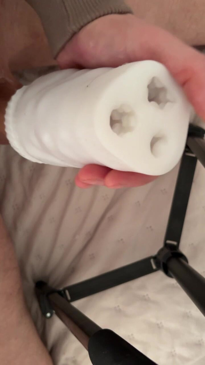 Dosstoevsky: Besar menghancurkan vibrator Fleshlight dan mengisinya dengan air mani
