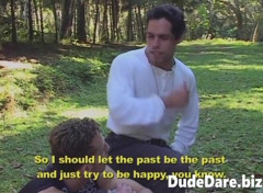 DudeDare: 男人在公园里对着那个孤独的家伙开枪，实际上和他一起得分