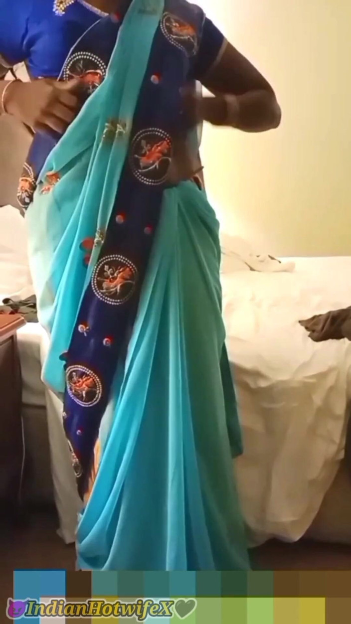 RenuRaj: Desi Tamil milf Renus Saree plagen &amp; neuken in missionarishouding door...