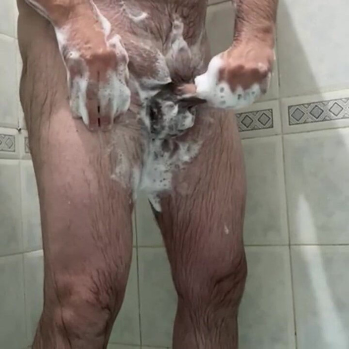 Hakanbeyzade: Turkish Bathroom Shower and Big Cumshot.