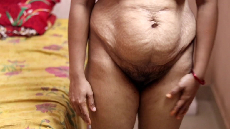 Bijukumar: Tamil dorpsmeisje toont haar borsten in het bijzijn van haar...