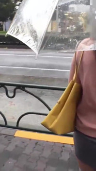 Xe buýt hỗn loạn đông đúc, chiếc váy ngắn được nâng lên của cô ấy và những đường cong khít khao khiến mọi hành khách hoang dã - p8