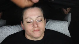 Des dees coquines se font recouvrir le visage !