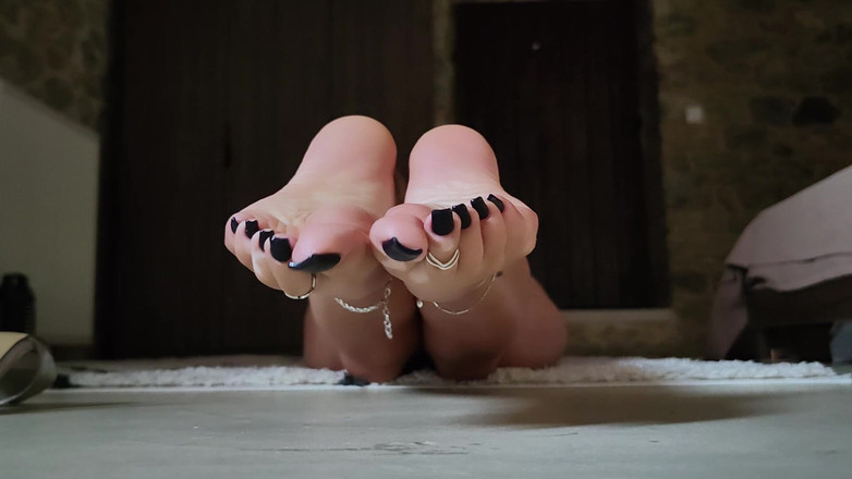 Goddess Lena: Tumit, telapak kaki, dan kaki saya yang sempurna