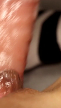 POV portable : baise avec un gode juteux et queefs bruyants