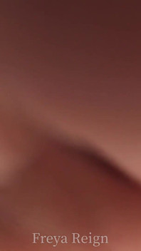 POV หาเงินด้วยการดูดนิ้วเท้ายาวๆ ของฉัน ขณะที่เธอเย็ดฉัน