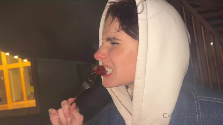 Darcy Dark: Suja fodendo na sauna