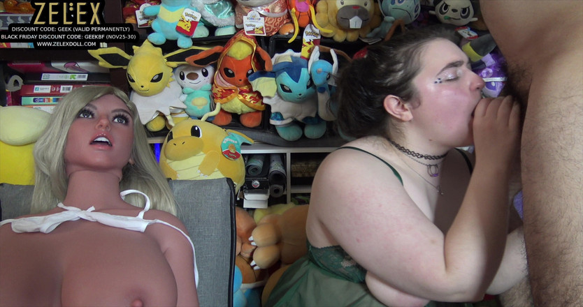 LustfulGeeks: Sex în trei cu păpușa Zelex