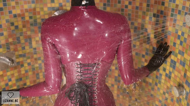 Lizanne: Big Plums Showering