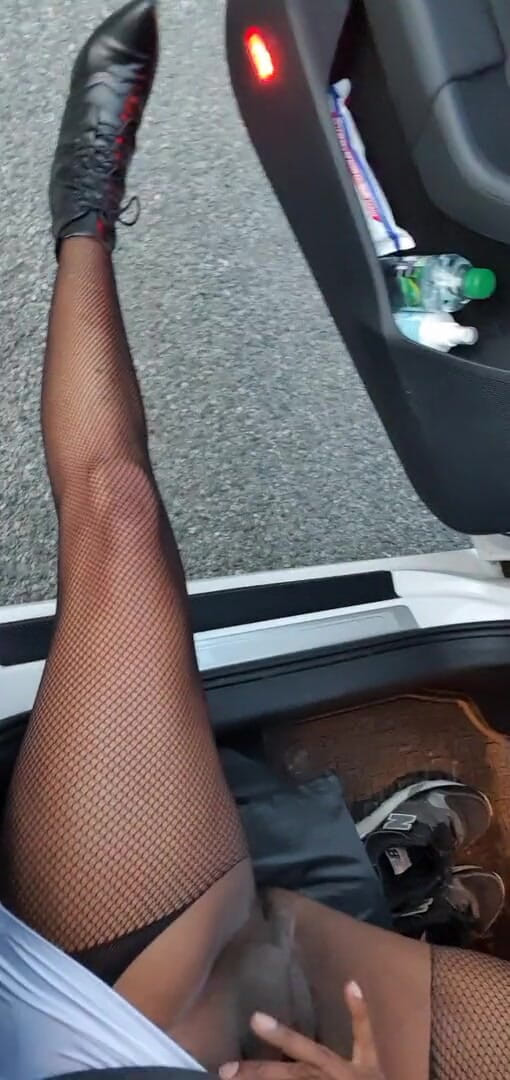 Lingeriemanx69: Travestito si sega
