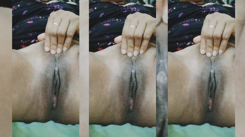 EMILYKIRAN: Meri Phudi Bhi Dekh Lo Please Me Bohat Gareeb Hun