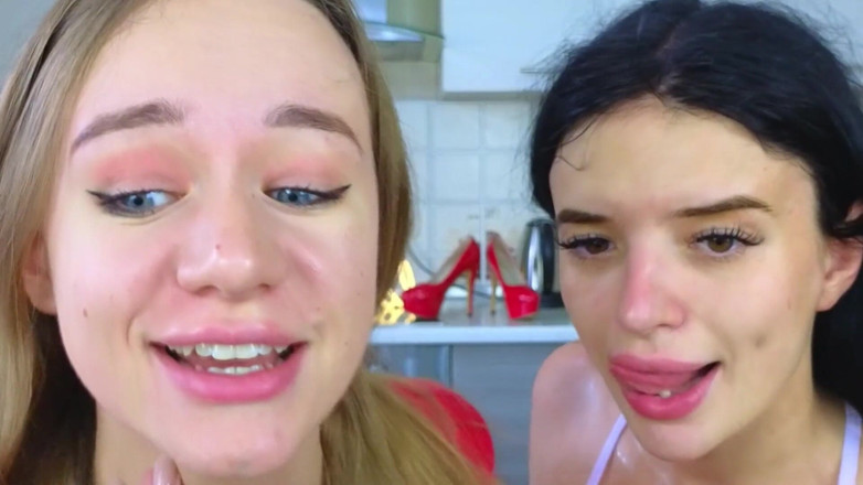MargoAlisa: Lesbian kencing dan muncrat di legging jadul