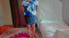 Kitty_Cross: Waria manis berjalan melalui taman di summer breeze