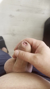 Young Man Masturbates and Close-ups in HD Quality