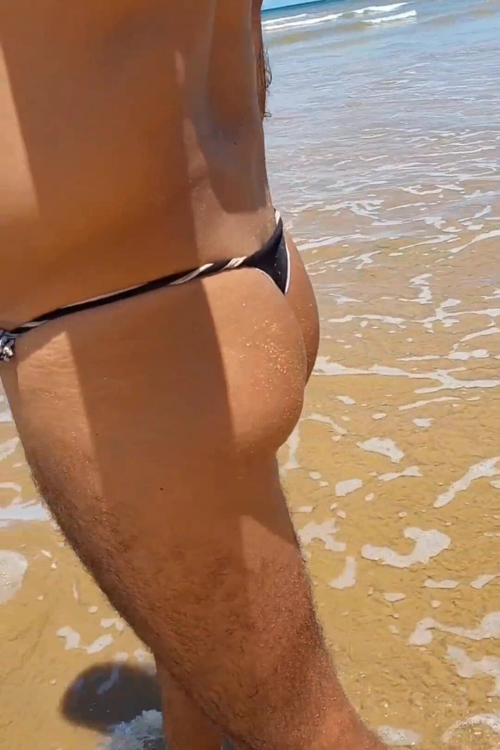 Ladysilvas: Ladysilva am strand in ihrem höschen, was für eine heiße...