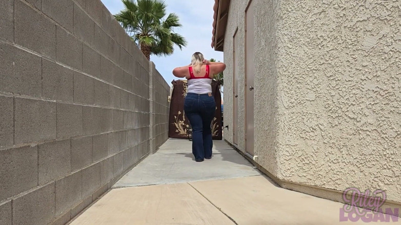 RileyLogan: BBW Runway Catwalk with Heavy Hip Sway - Multiple Outfits Riley...