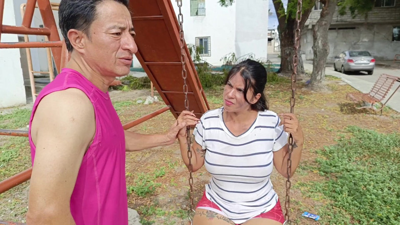 Lady: 공원에서 내 거유 의붓딸을 찾아서 섹스해보라고 권유해