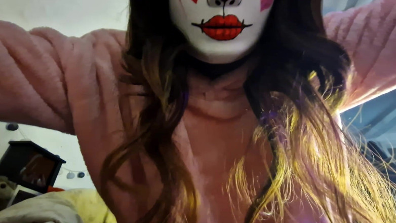 Mask Viola: 시점: 내가 너 위에 올라타서 네 귀에 속삭일게