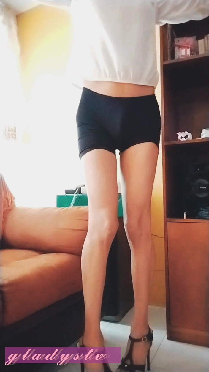 UpcomingCinnamon92: Gladys ist ein transvestitisches mädchen, das zu erregt wird, bis...