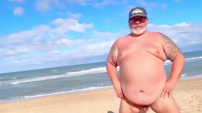 Hand-Free-Daddy-Chub: Толстая задница старика на пляже