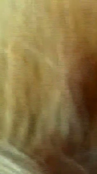 Nienasycona blondynka 18-letnia drenuje transseksualny kutas na zewnątrz
