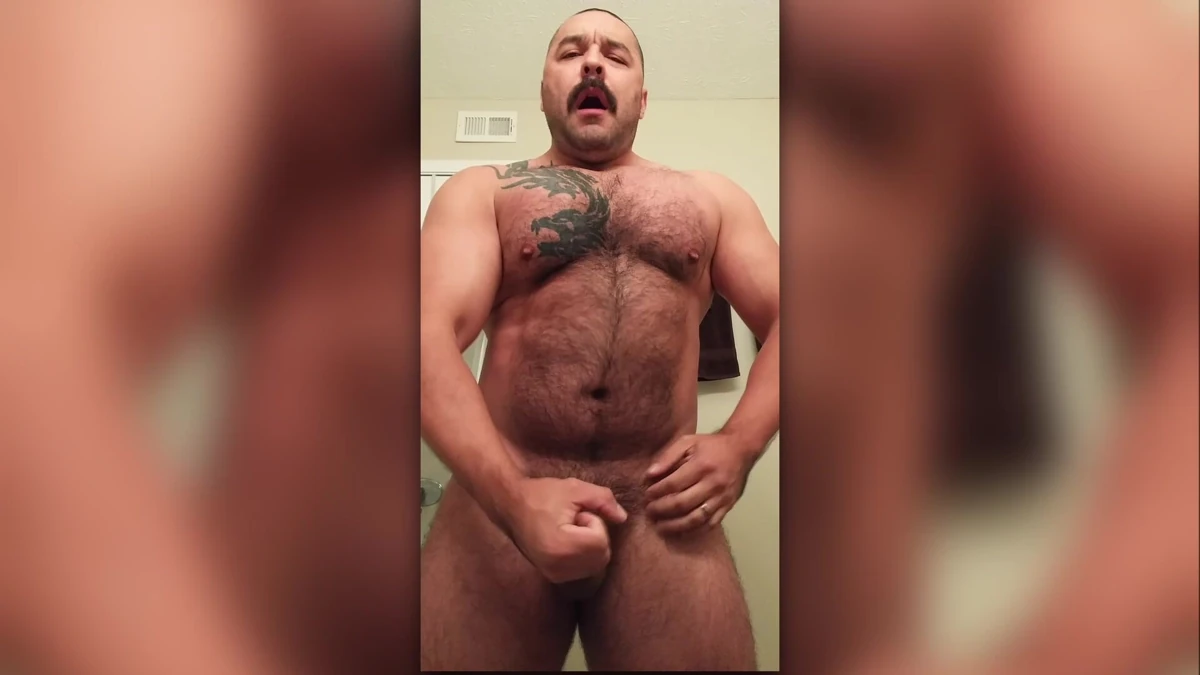 After Gym Quick Wank ft. Muscleoso: Locker Room, Hunk, Tattoo, Hairy, Latino Gay Porn | Faphouse