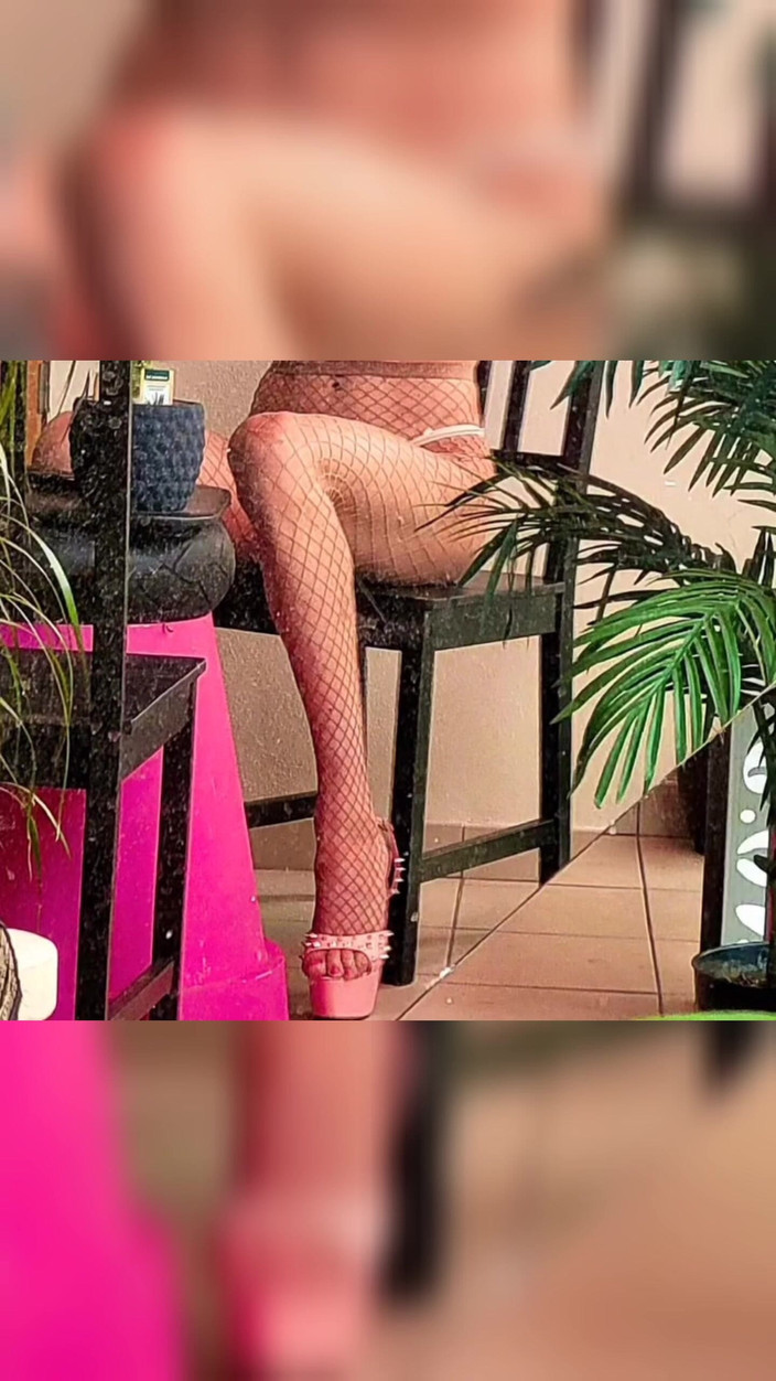 VaneSsa BiTCHx: 在热浪中，24小时与变性人婊子。Vanessabitchx Parischiennetrvprod91