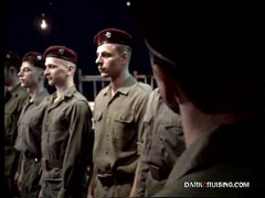 Cazzofilm: In der armee benutzt