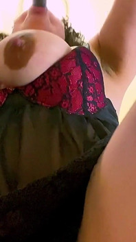 Țâțe cu vedere la persoana 1 cu muie cu vibrator neglijentă
