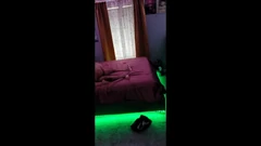 Gadis diinseminasi di kamarnya