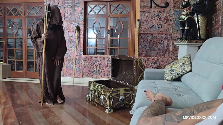 MF Desires: Superbul fund cu pârțuri al Cleopatrei