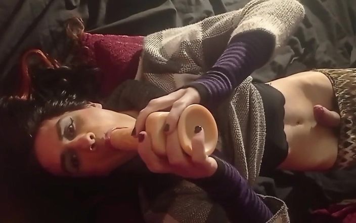 Dii Vampy: Gola profonda con il mio dildo più grande