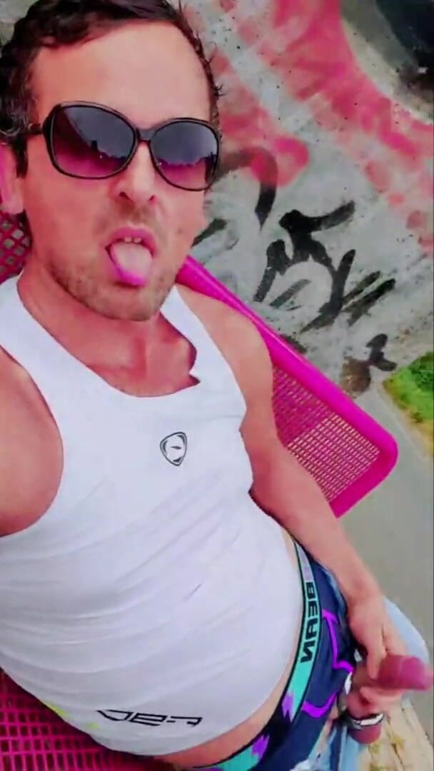 Slutboyben: Slutboyben cam4 người thích khoe hàng trên đường cao tốc