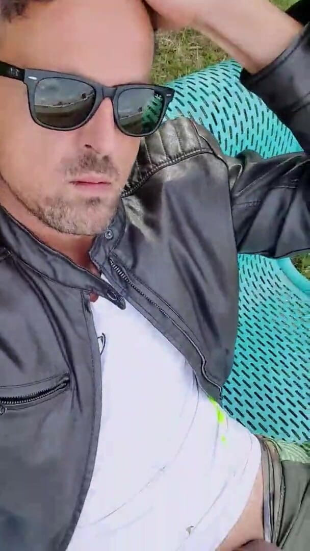 Slutboyben: Slutboyben Cam4 diekspos di depan umum di daerah pesiar