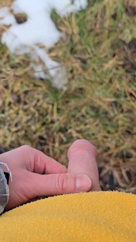 Un Po' Rischioso Pipì - POV Pipì All'aperto Durante Una Passeggiata Nella Natura