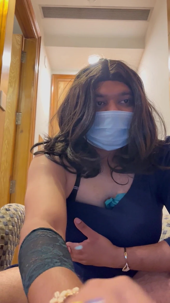 Jessica Leone: 섹시한 드레스를 입고 사정으로 만족하는 Jessica